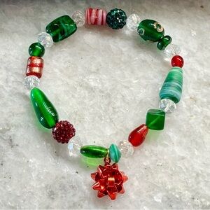 New Christmas Vibrant Red & Green Beaded Adult Size Bracelet w/ Red Bow Charm 8”